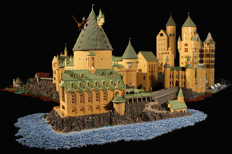 Illustration for article titled Hogwarts Comes To Life In This Incredible 400,000-Brick LEGO Diorama